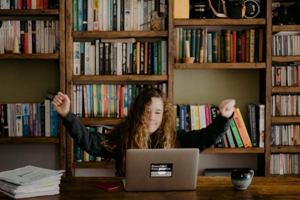 Kinder beim Homeschooling im Lockdown. (Bild: Annie Spratt/Unsplash)